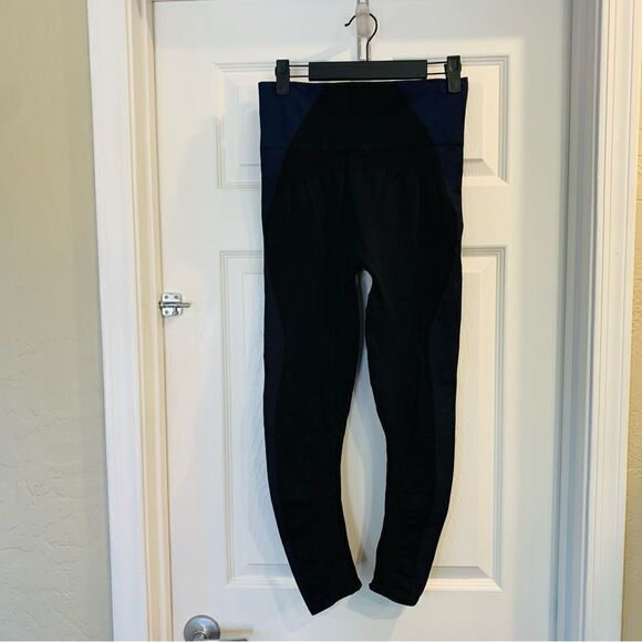 SPANX High Rise Seamless Athletic Leggings Black and Blue Size Large - Picture 11 of 11